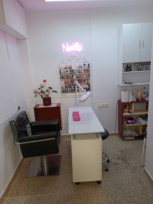 La Esteline Beauty Center Cluj Napoca cautam colega la manichiura