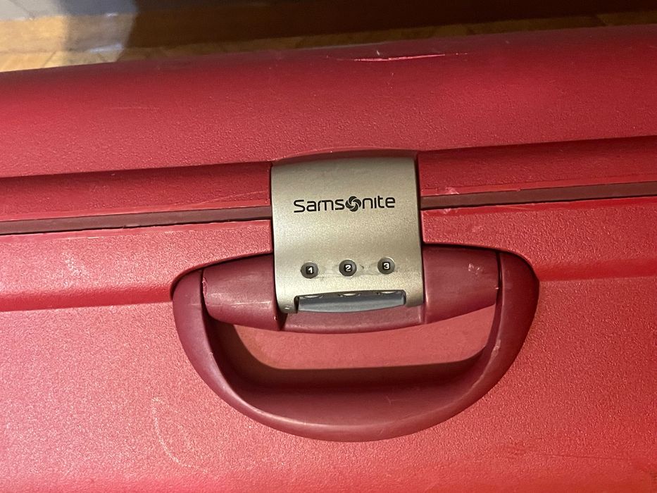 Куфар с твърди стени Samsonite