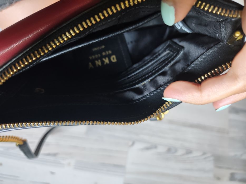 Кожаная сумка DKNY