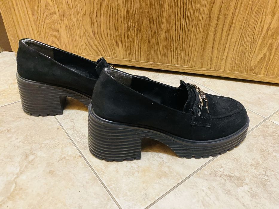 Обувки на лек ток