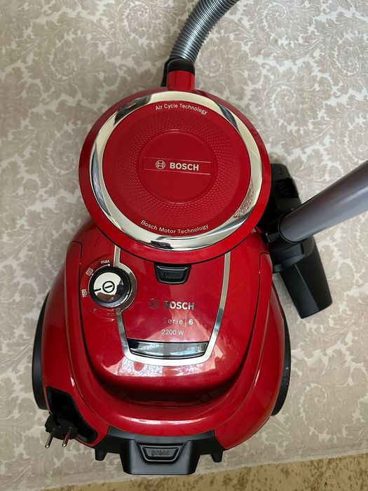 Пылесос BOSCH .очень удобный