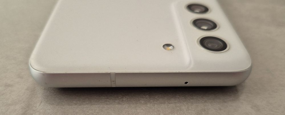 Смартфон Samsung Galaxy S21 FE, 128GB, 6GB RAM, 5G