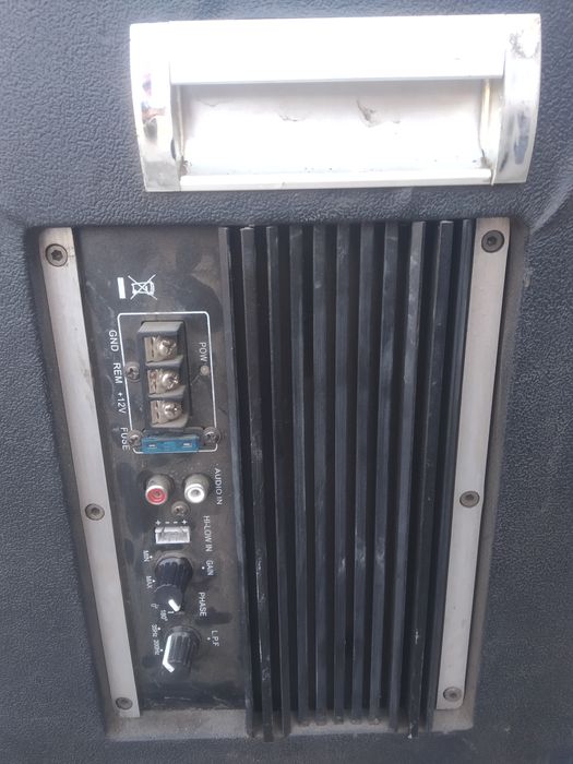 Буфер с колонками в авто