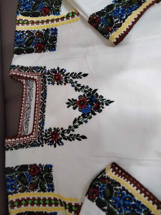 Produse traditionale Bucovinene cusute manual in Braiesti