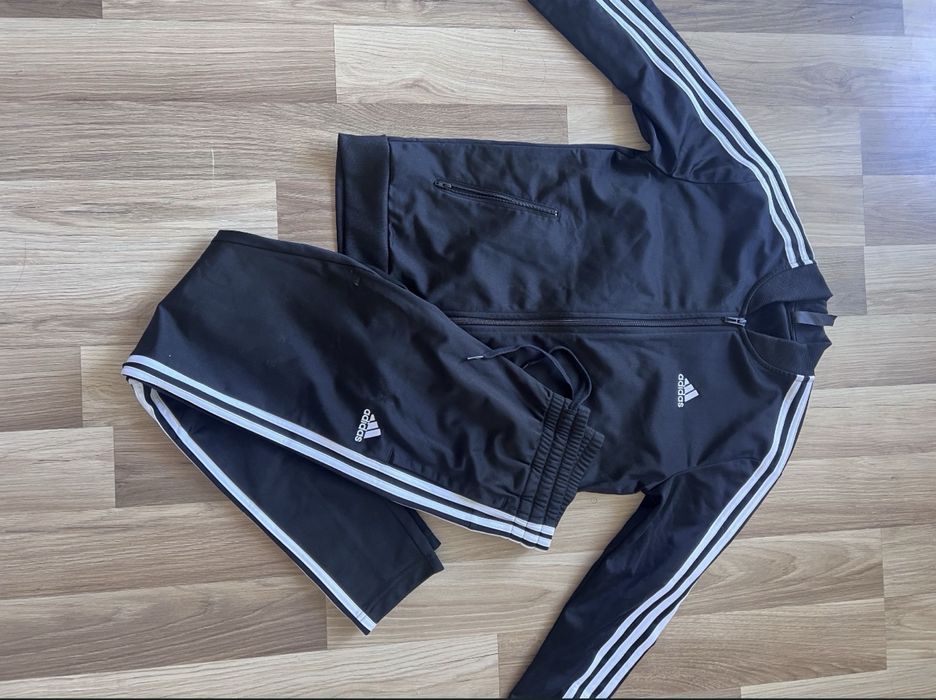 Черен Анцуг на Adidas