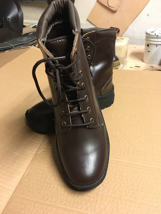 Bocanci militari maro de iarna