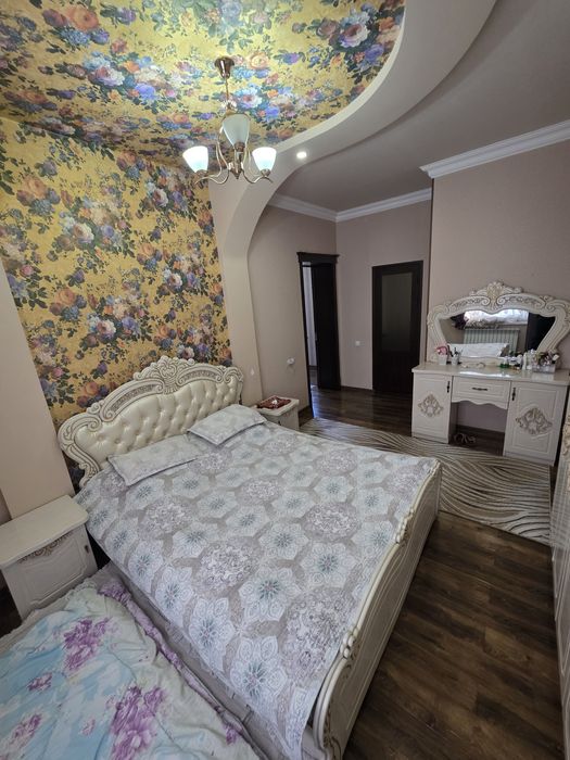 Кибрай тум. Дурмон Қ.Ф.Й. Бирлик мах. 6 сот. 6 хонали уй сотилади.