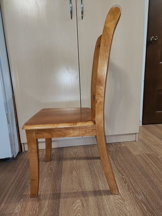 Деревянные стулья