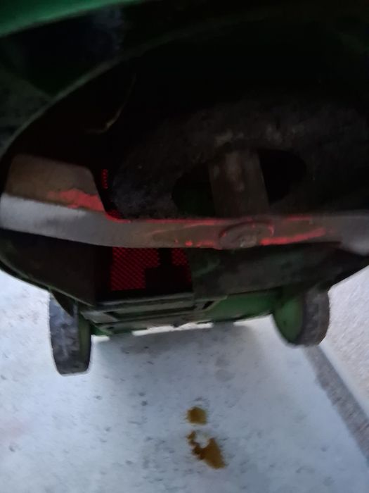 Vând mașină de tuns gazon pe benzină Brill .