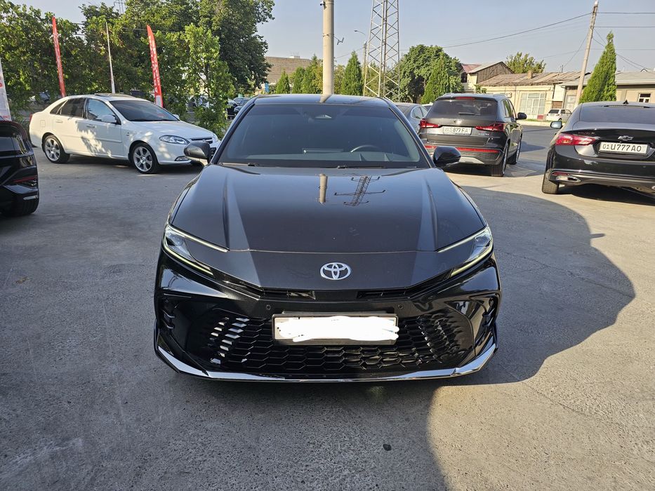 Toyota Camry 80. Gibrid Yili 2024. Yurgani 30000. Narxi 35200
