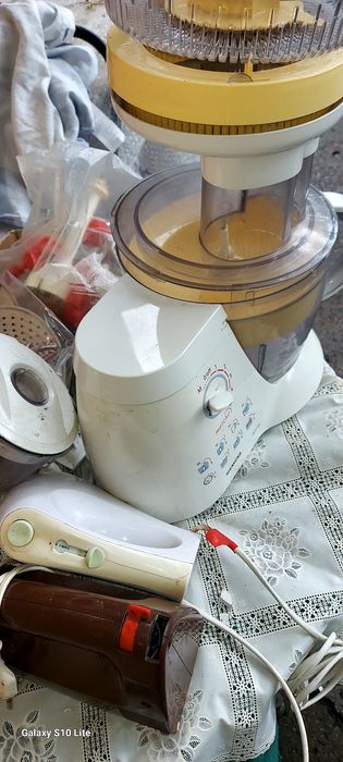 Vând robot bucătărie Siemens și mașină de tocat