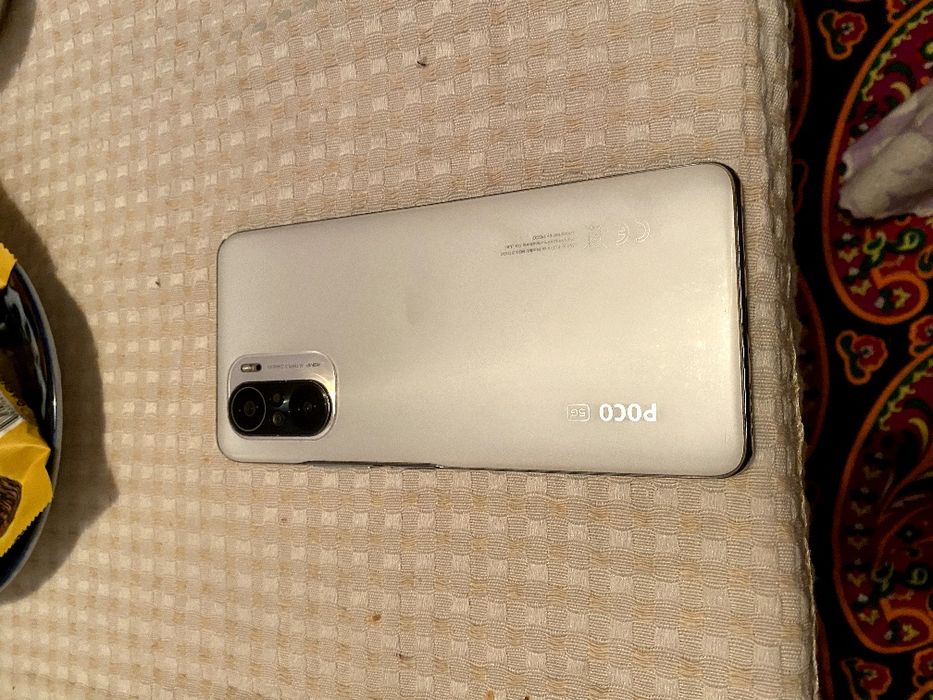 Poco f3  sroshni sotiladi