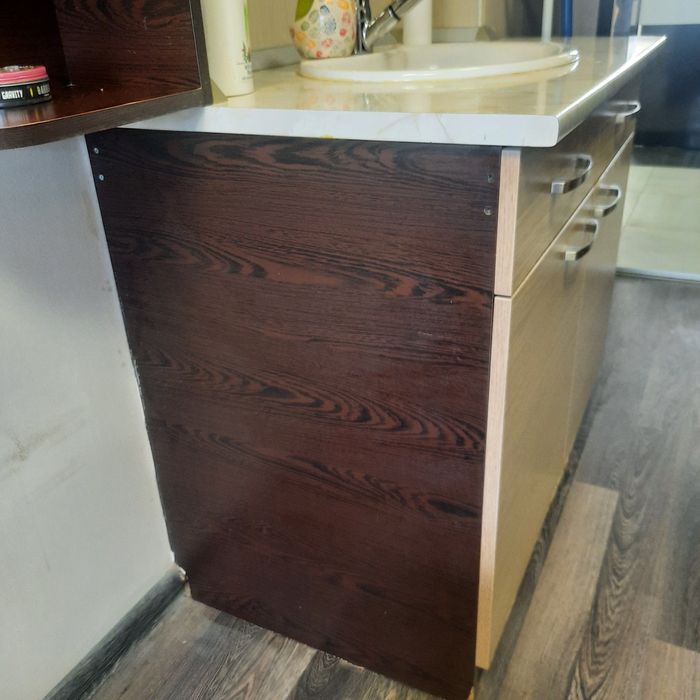 Дървен шкаф-горна и долна част+етажерка