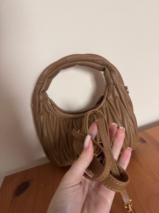 Geanta miu miu de mana/umar