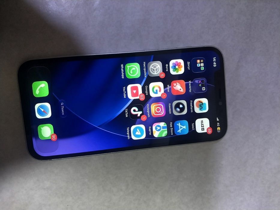 Продам iPhone 12 срочно