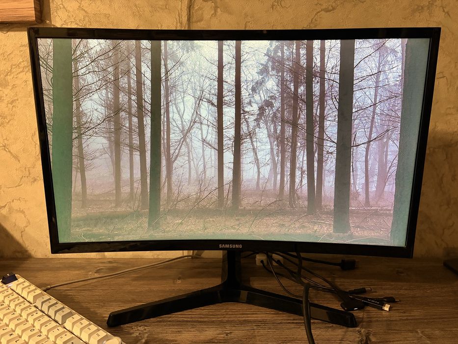 Монитор Samsung C24F396FHI черный