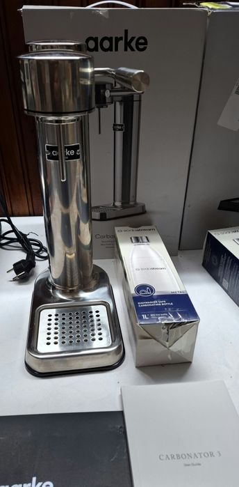 Машина за газирана вода Aarke Carbonator 3,стомана и матово черно.