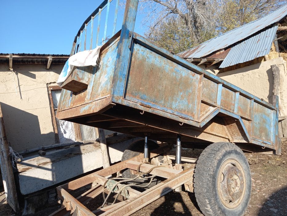 Трактор и прицеп