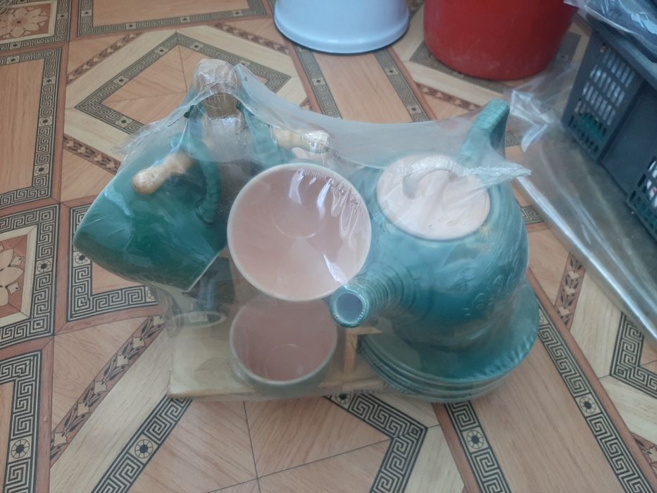 Продам чашки с тарелками