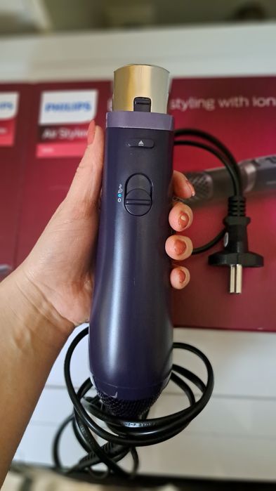 Нова Philips четка за изсушаване с приставки Air styler 3000