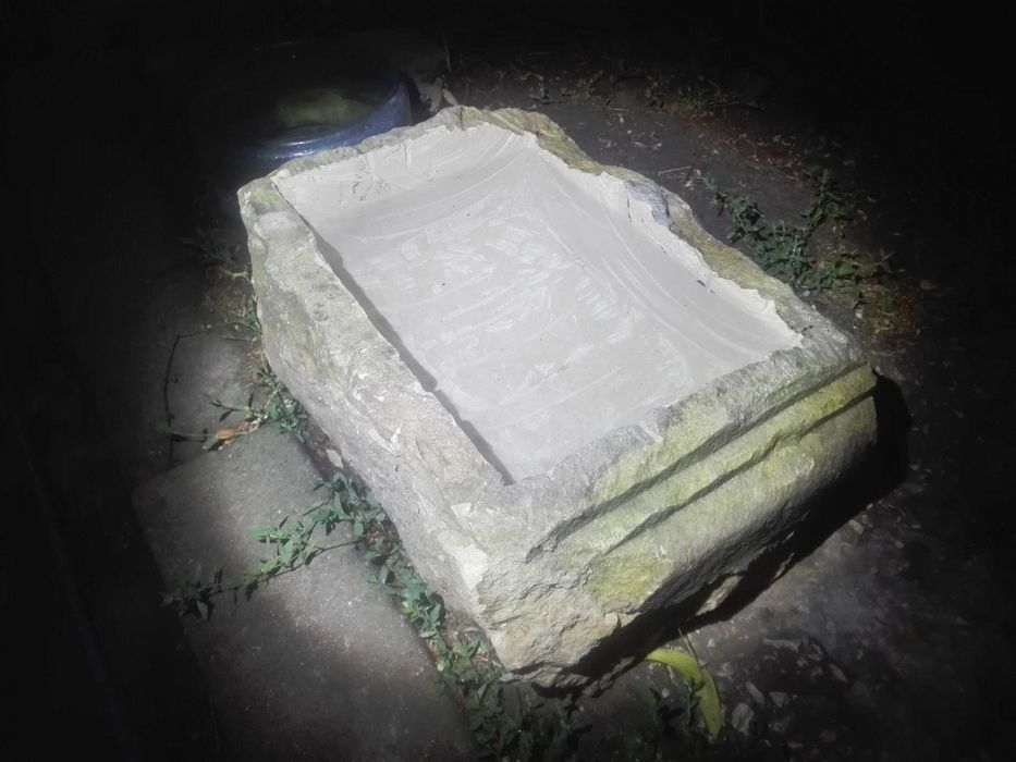 Продавам каменни корита и мивки от дялан камък