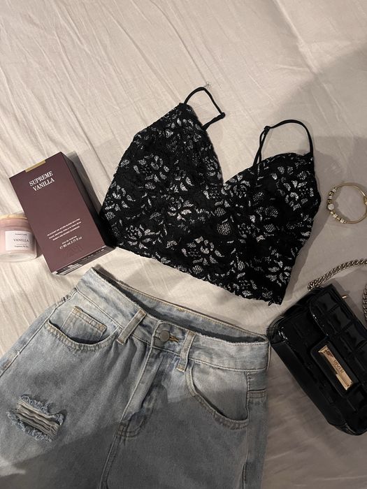 toate hainele din poza