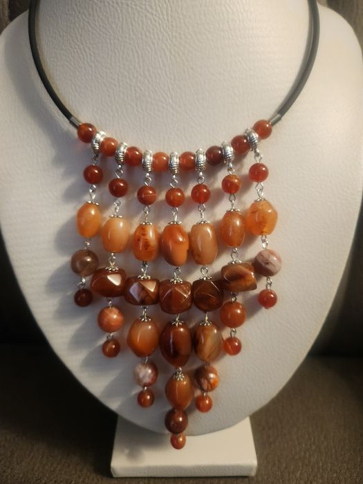 Бусы из натуральных камней