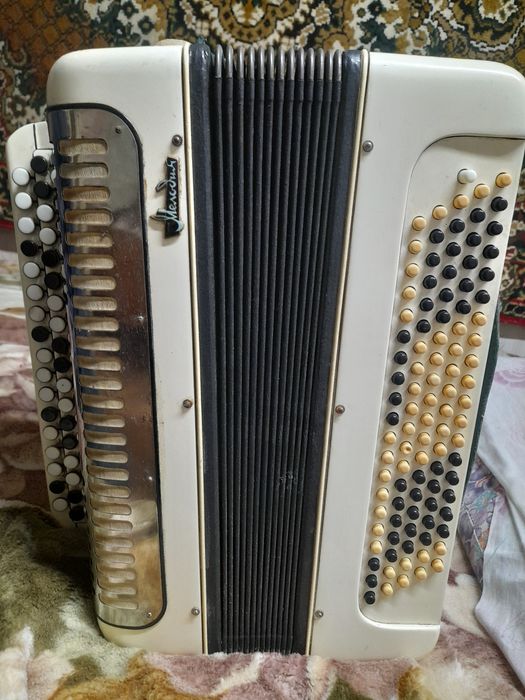 продам хороший баян играет отлично