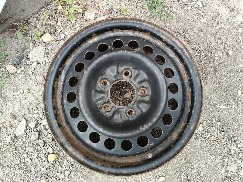 Продам металлический диск на Dodge Caravan