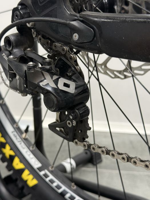 Висок клас велосипед за спускане Pivot Phoenix Carbon L 27.5
