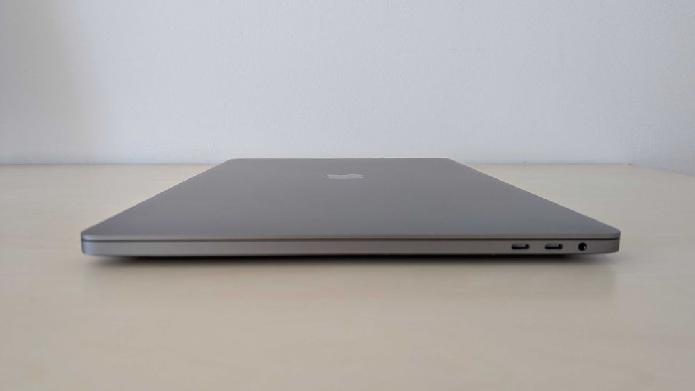 MacBook Pro 16" Core i7 2,6GHz 16GB RAM 500GB SSD (RU keyboard)