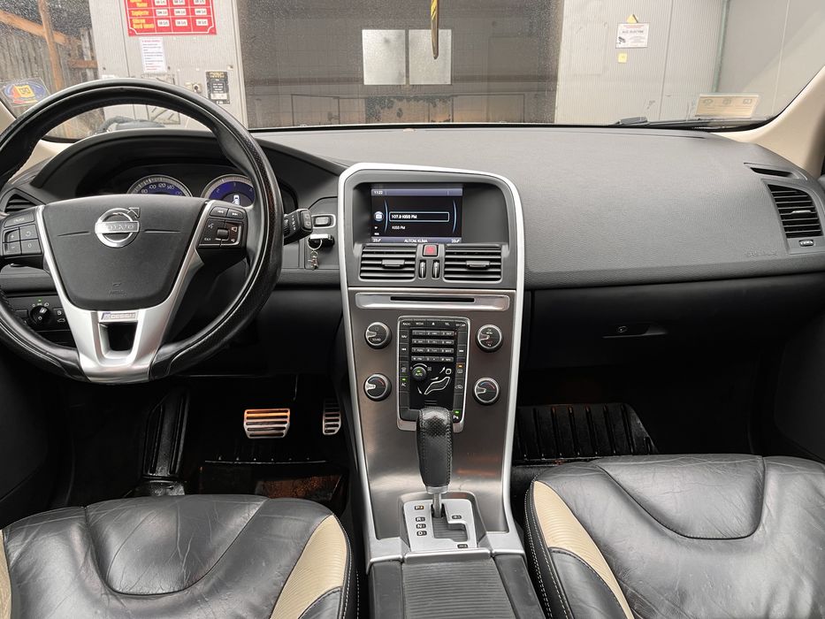 Vand Volvo Xc 60/2011/5 cilindri/r-design/cutie automata/2.0 d piele