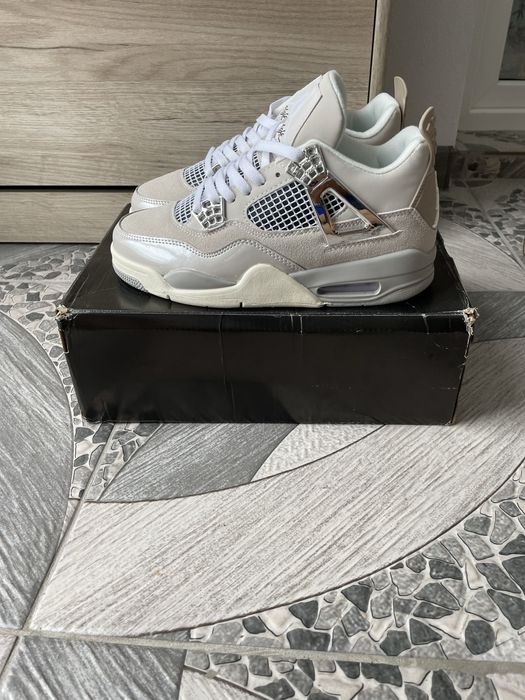 Jordan 4 frozen moments marimea 40