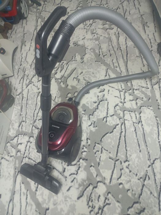 Продается свой пылесос Самсунг со стаканом мощный