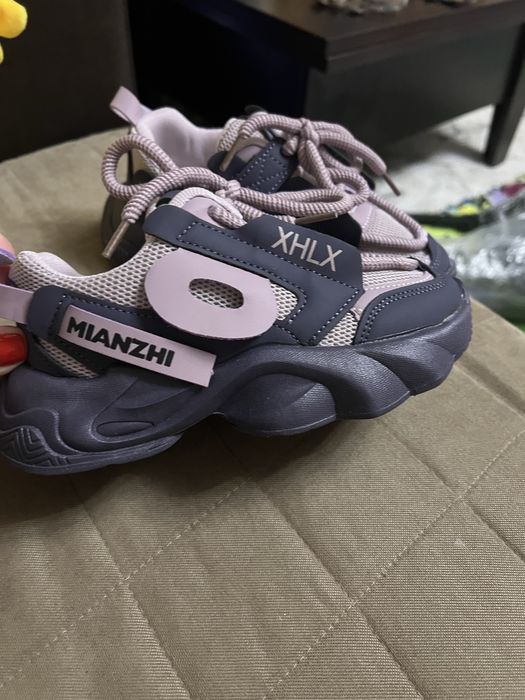 Кроссовки весна на девочку