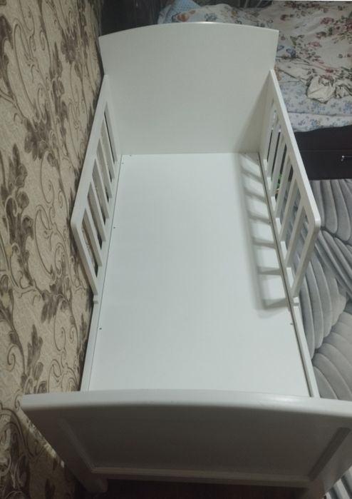 Продам детскую кровать с матрасом