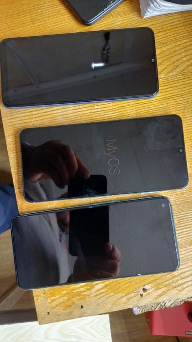 Продаю телефоны 3 разных все рабочие