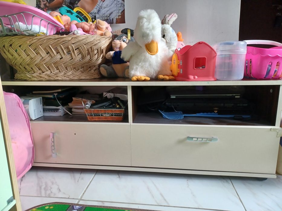 Продавам витрина