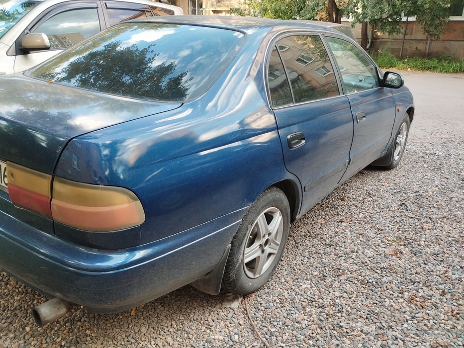 Автомобиль Тойота Карина Е