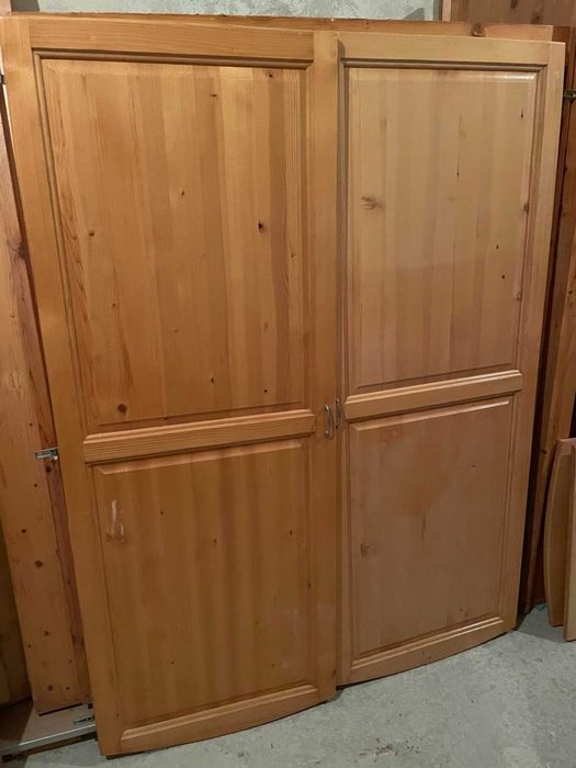 Продавам мебели от масивно дърво