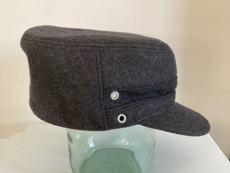 Шапка "Modern amusement", вълна, (черен гарван).