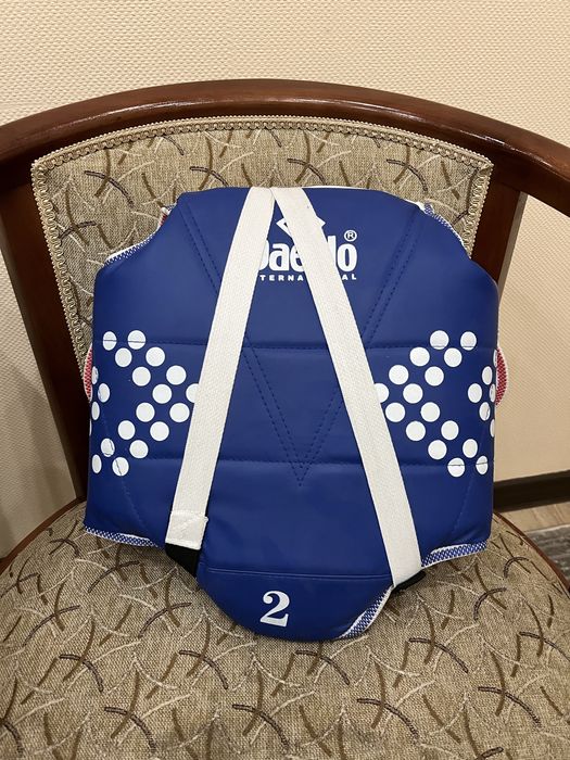 Защитный жилет для единоборств