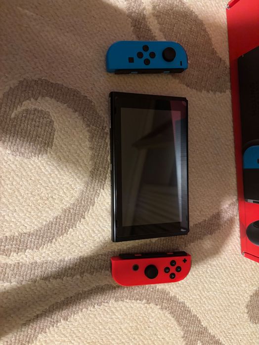 Nintendo Switch V2 + 128 GB + Zelda Controller + Бонус игра“.