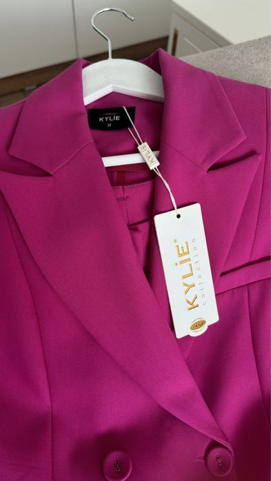 Продаю брючный костюм фирмы Kylie