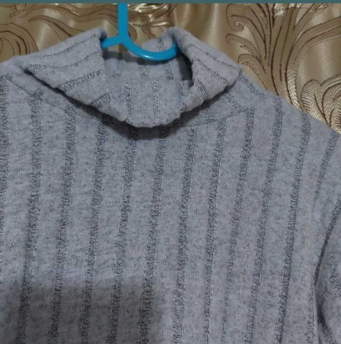 Pulover tricot subtire gât inalt