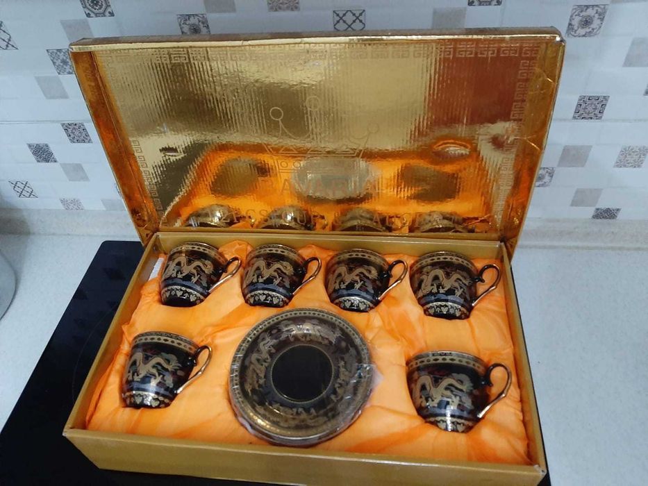 набор чашек с блюдцами