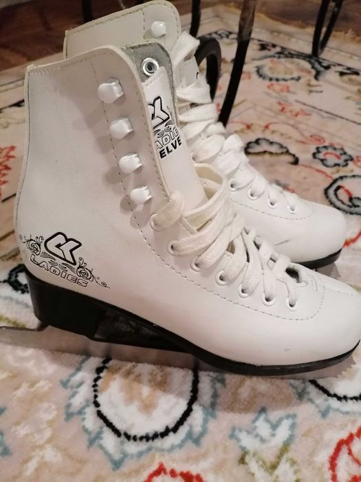 Коньки для девочки р-р 32