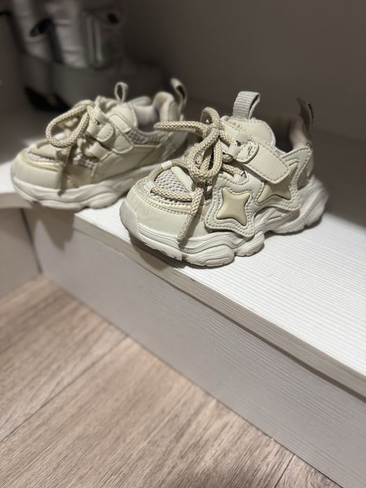 Продам детские кроссы