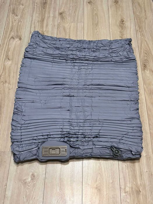 Saltea autogonflabila, cu spuma, pompa cu acumulator integrata, noua
