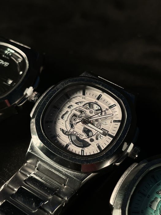 Кварцевые часы (водонепроницаемые)